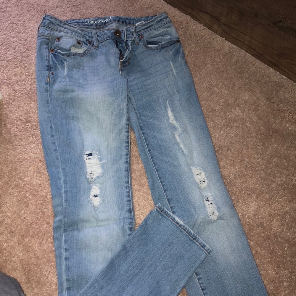 Distressed skinny jeans